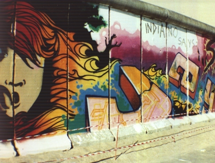 Bellissimi murales colorati dietro la Potzdamer Platz, uno sfogo di libertà.
